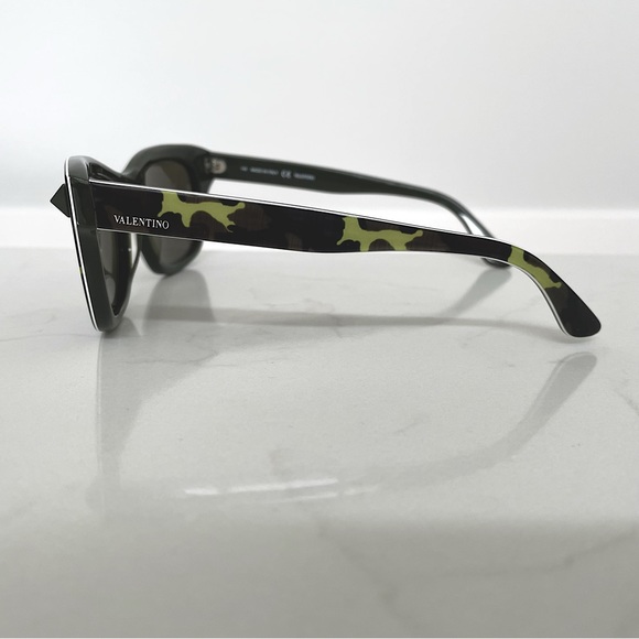 VALENTINO V670SC Camouflage Rockstud Sunglasses - Picture 7 of 16